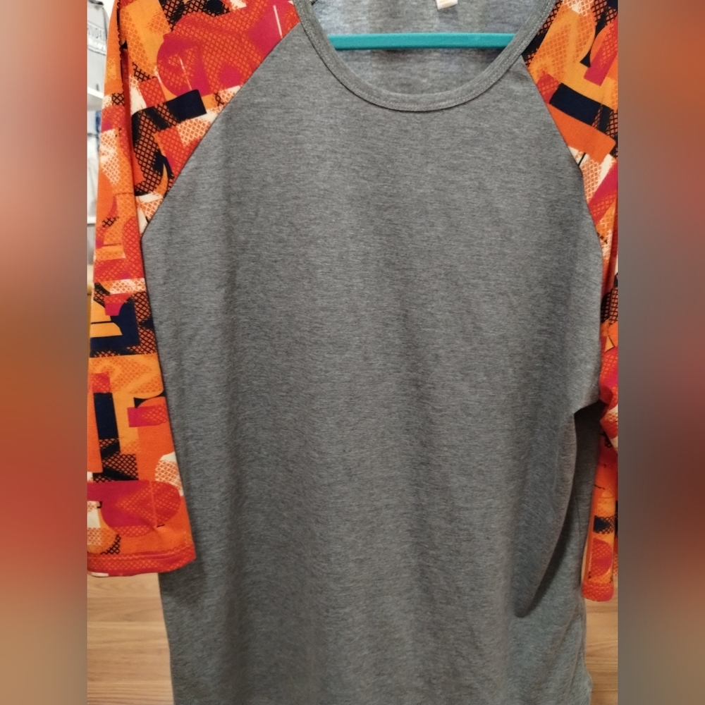 LuLaRoe Randy T - Picture 2 of 2